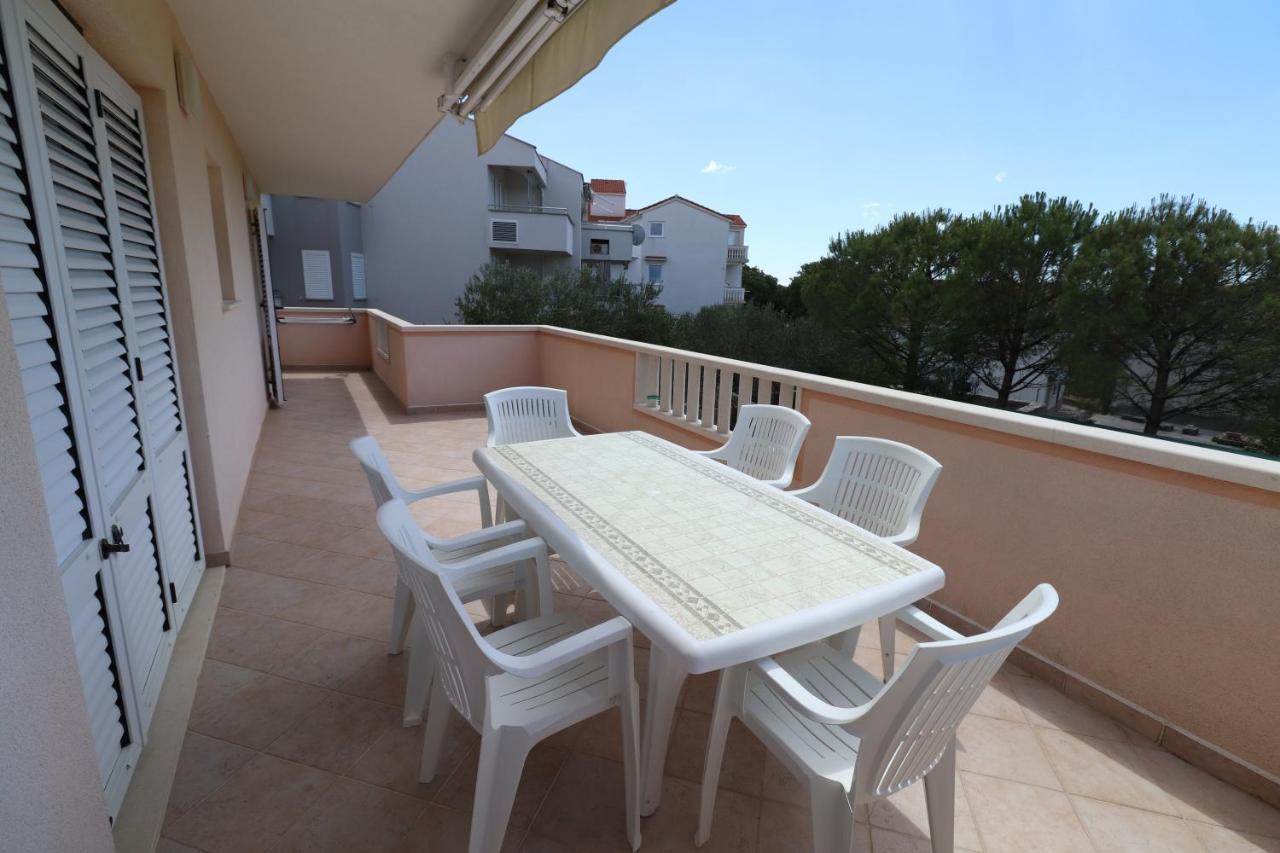 Apartment Dony - Ticic Novalja Kültér fotó